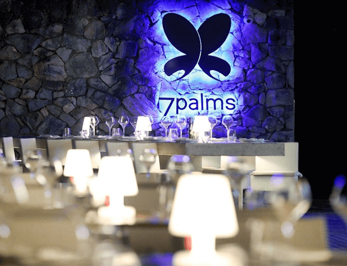 7 Palms lounge bar								